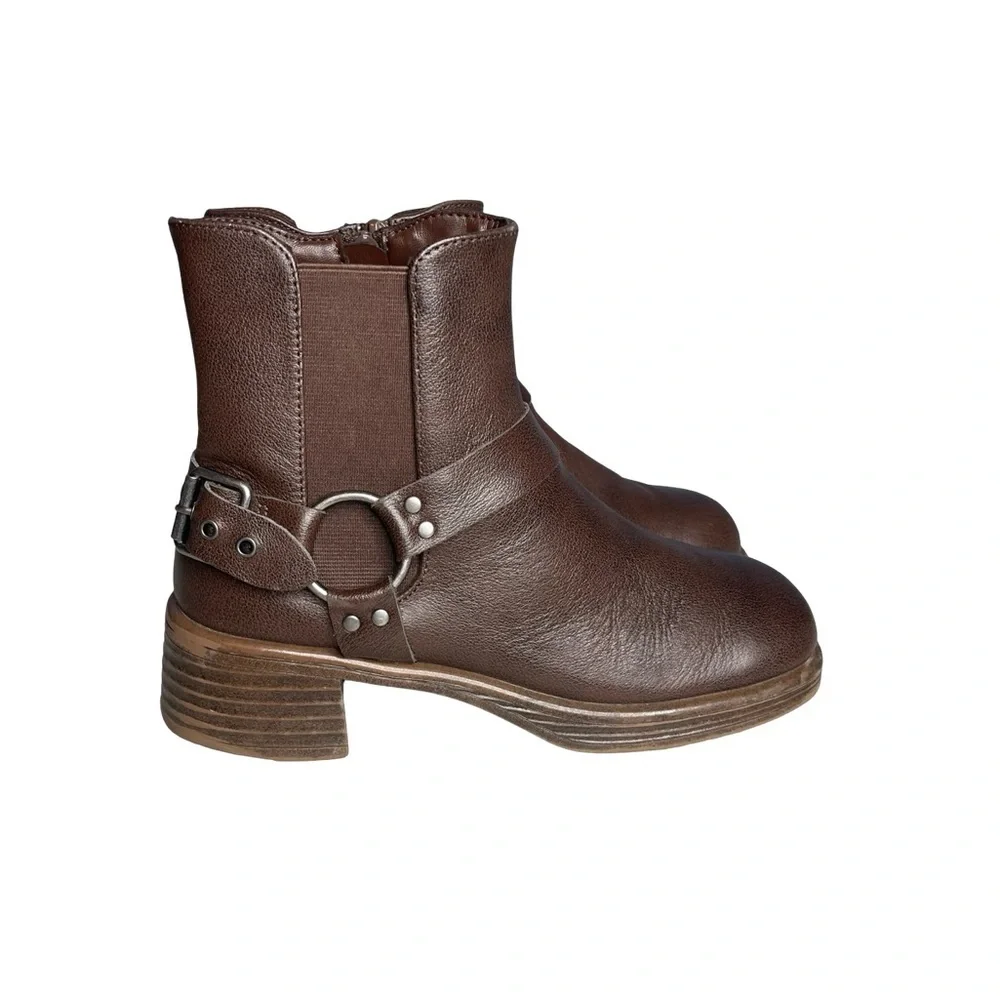 Steve Madden JRider brown boots. Big girls size 5. Block stacked heel side zip.